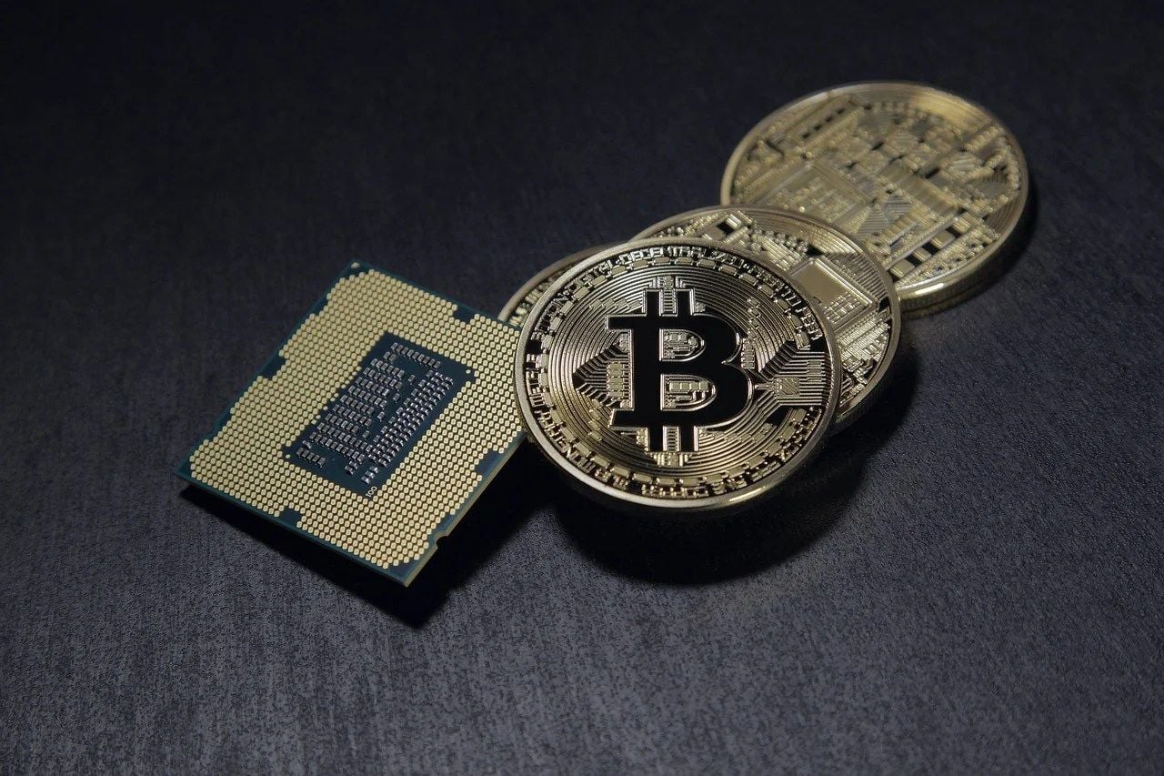 Bitcoin approaches its 4-year SMA on a key market metric