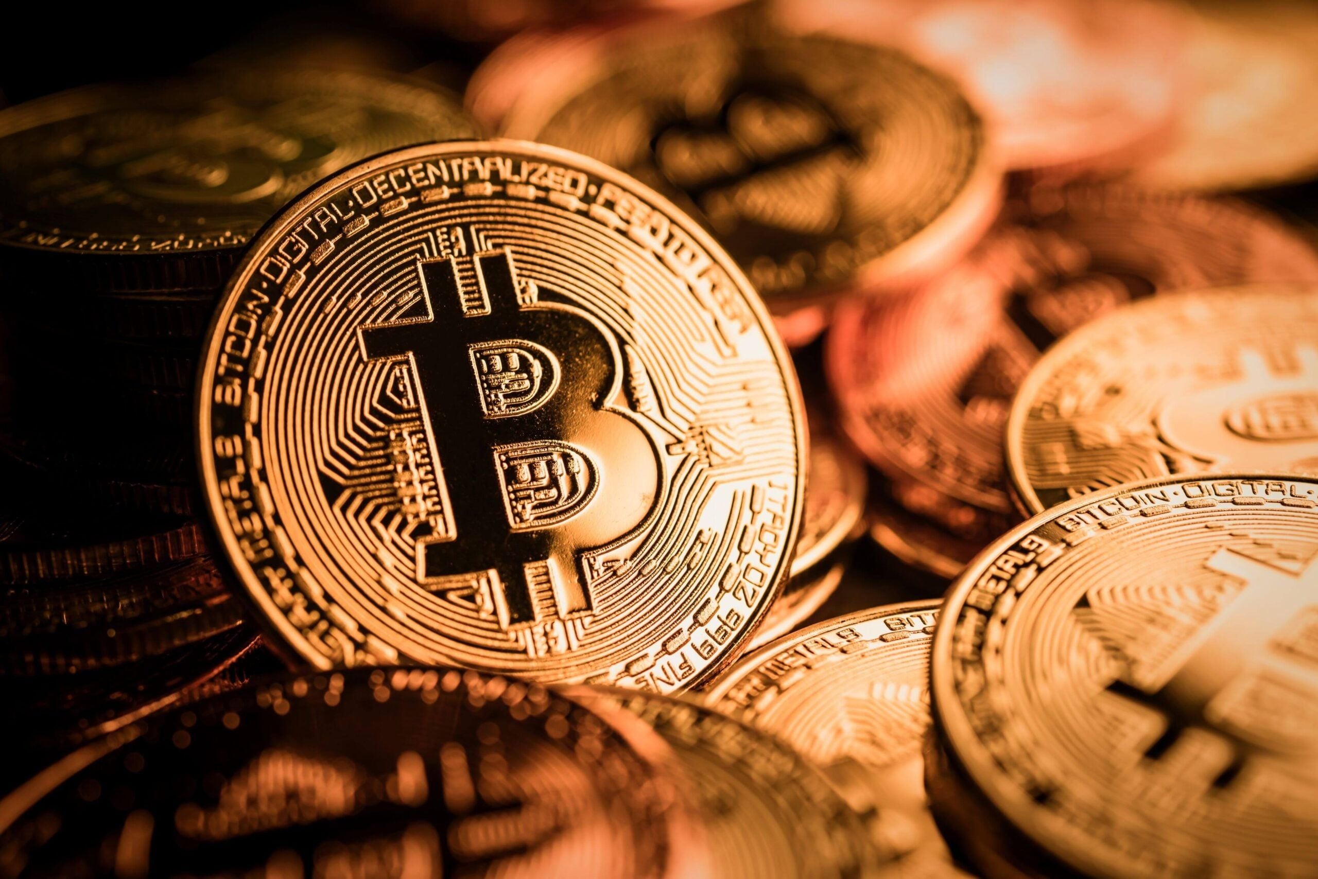 Bitcoin April Close +11.87%: Can Recovery Momentum Carry Into May?