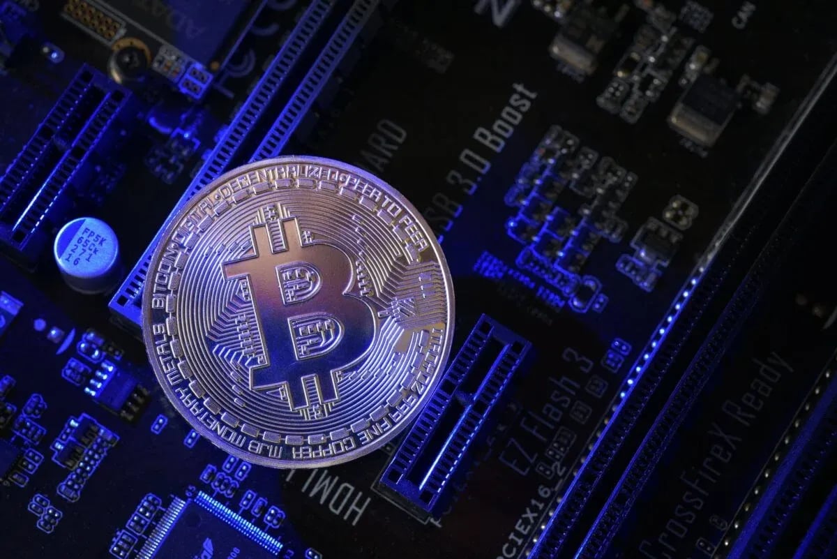 Bitcoin Holds $78K as ETF Inflows Return and Ethereum Outflows Persist