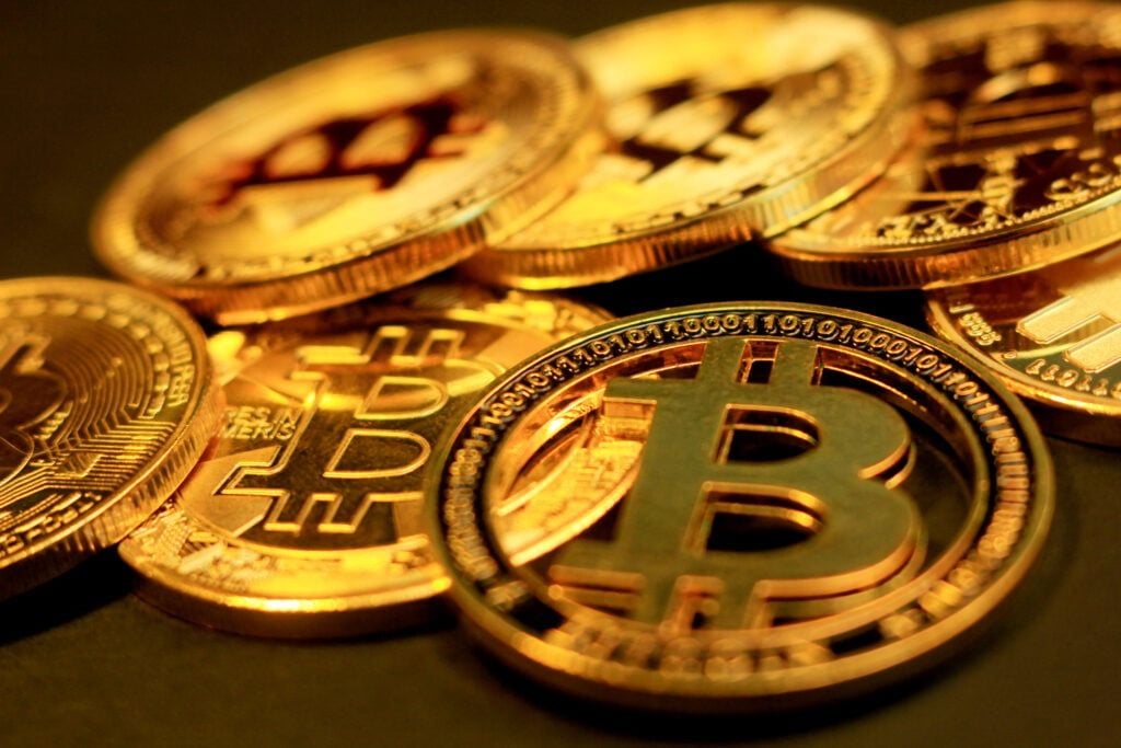 Bitcoin Nears $82,000 Resistance as Ethereum, XRP and Dogecoin Stay Muted Ahead of Key Macro Week