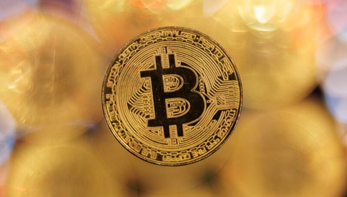 Bitcoin price projection: potential move to $74,000 if resistance at $72,000 is cleared