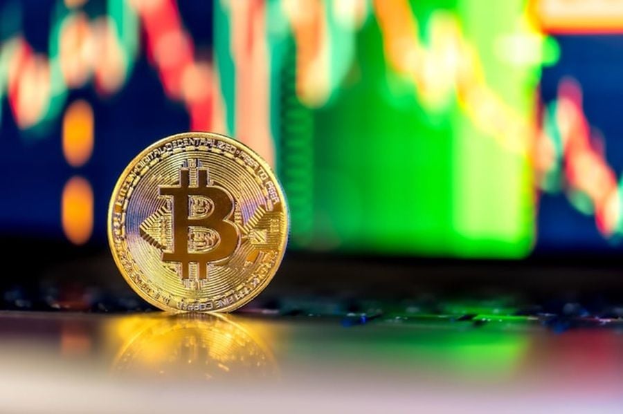 Bitcoin Reclaims Key MVRV Support at $73.7K — What Comes Next?