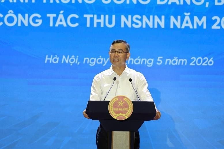 Tax sector posts over 1,000 trillion dong in budget revenue in first four months; finance minister calls for expanding revenue sources across sectors.