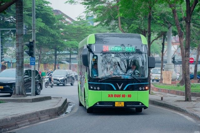 Transerco unveils public bus service plan for Hanoi residents during holidays