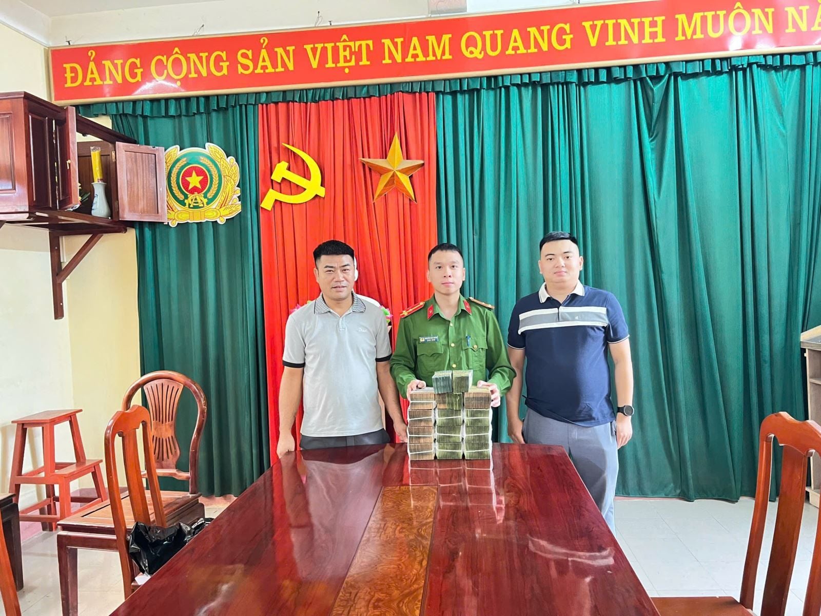 Hung Yen resident unexpectedly receives VND 2.1 billion in his account