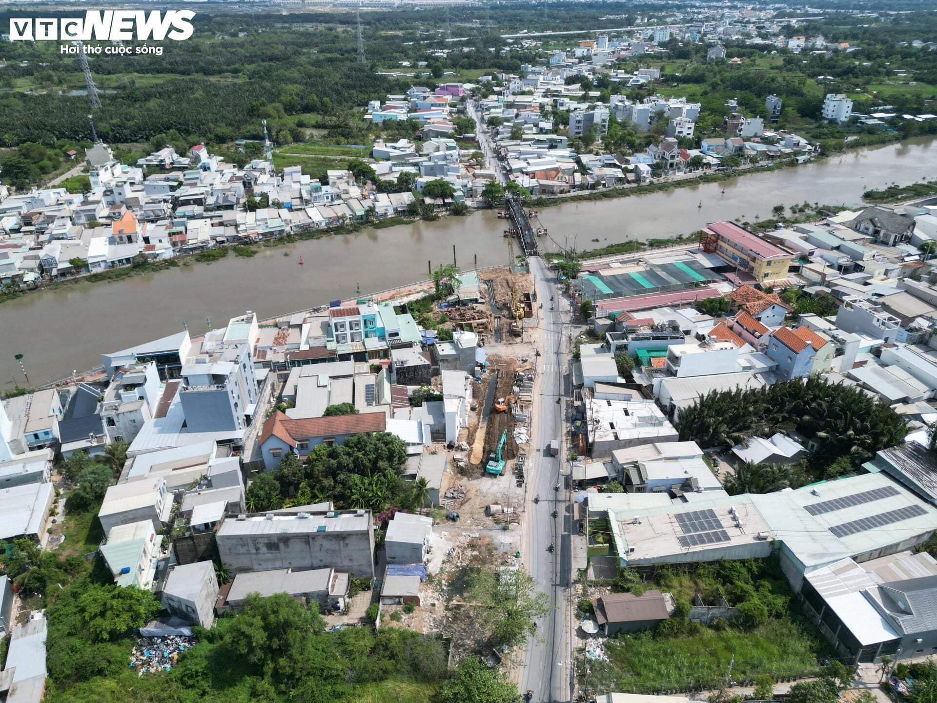 Status of Ho Chi Minh City's 500-billion-dong bridge project after nearly one year of construction