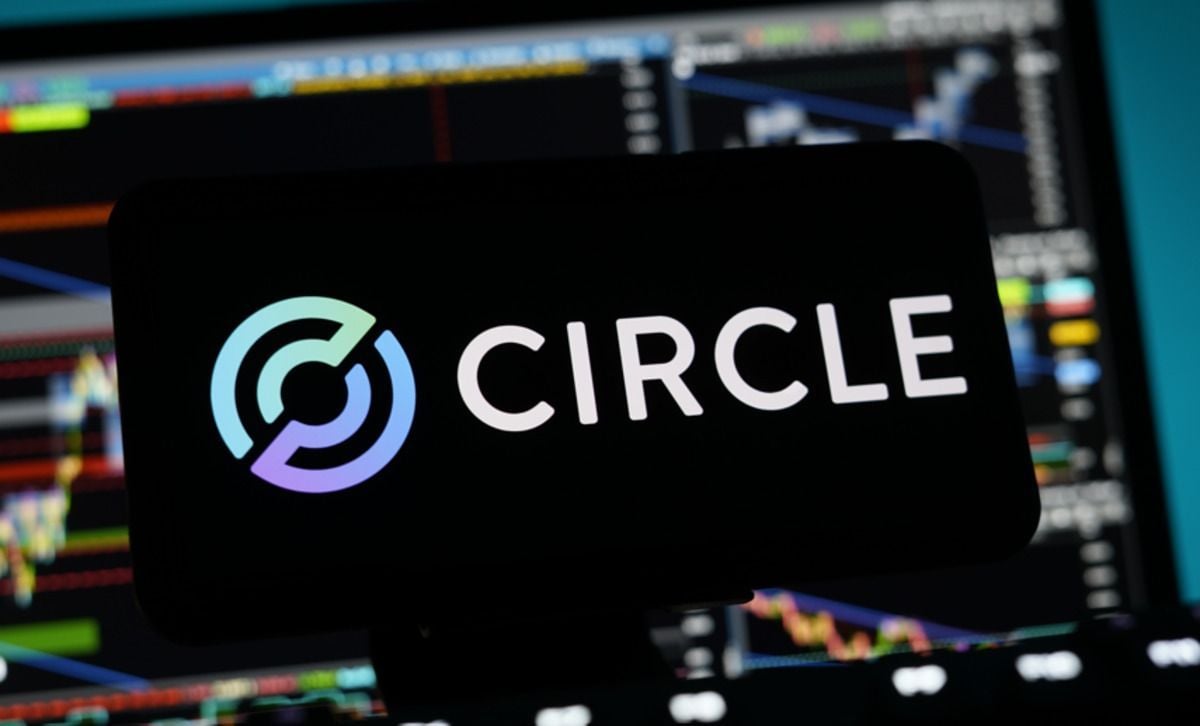 CRCL stock falls 18% as USDC stablecoin usage surges 600%