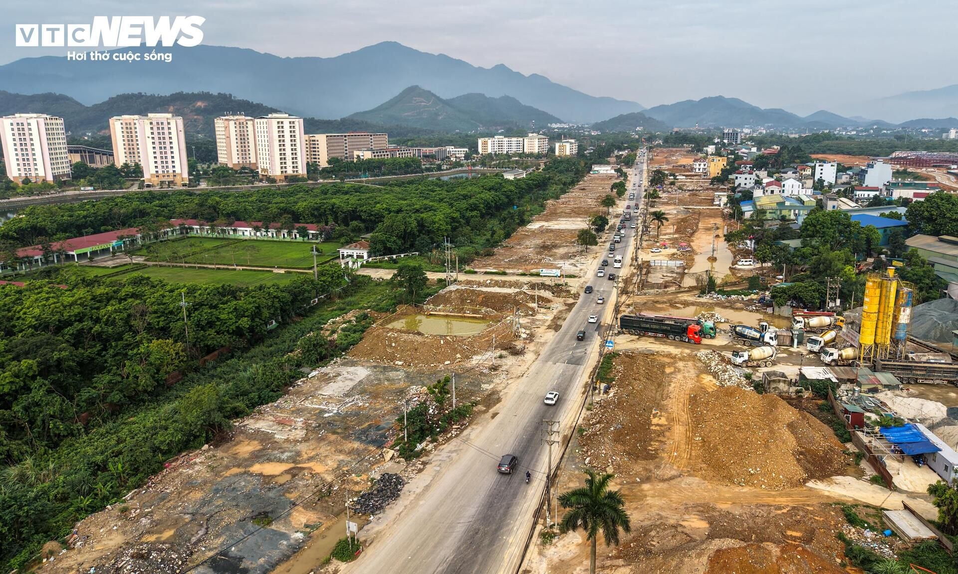 Status of the 5.2-trillion-VND highway linking Dai Lo Thang Long with Hanoi–Hoa Binh Expressway ahead of opening