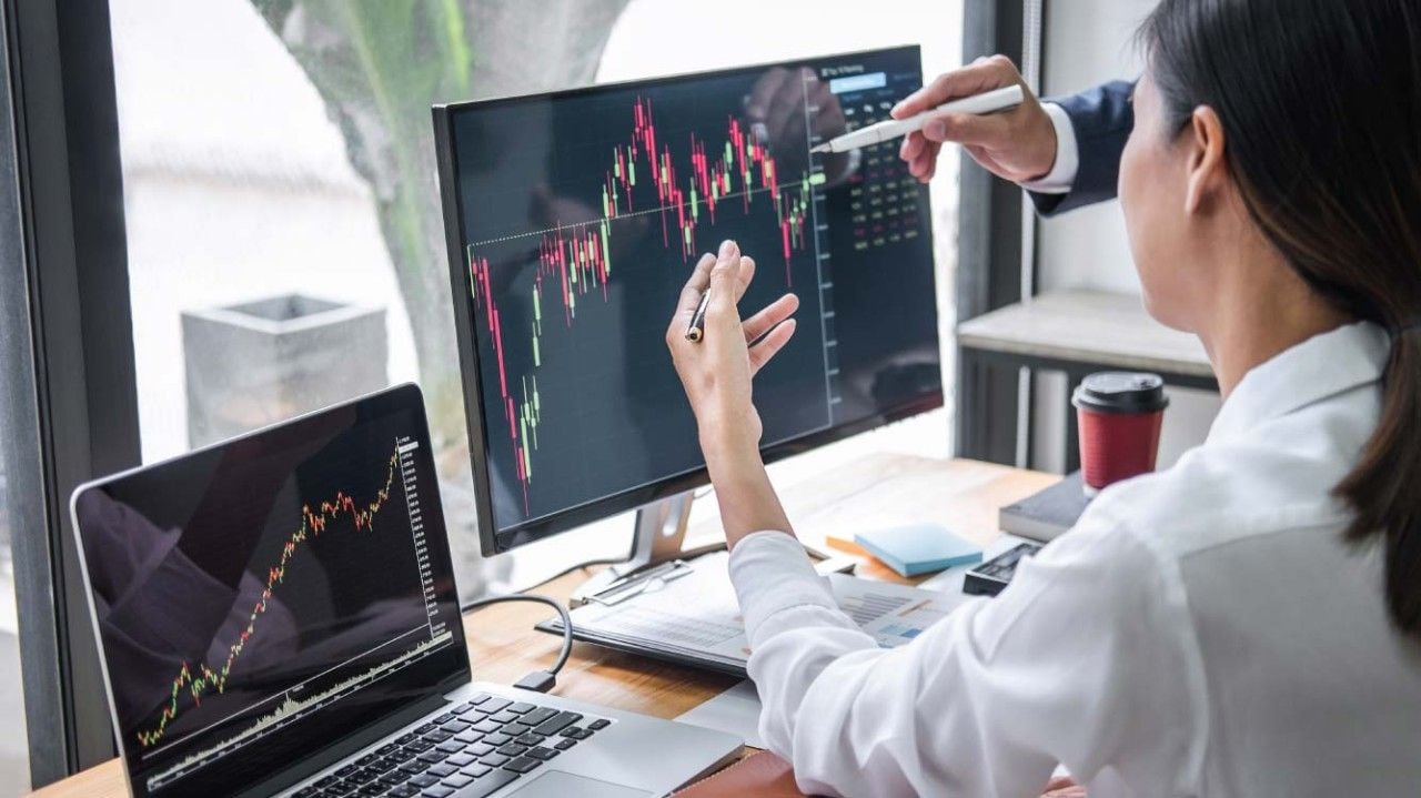 After losing 30 months of salary due to a flawed investment, an expert recovers assets by buying gold and stocks in this approach