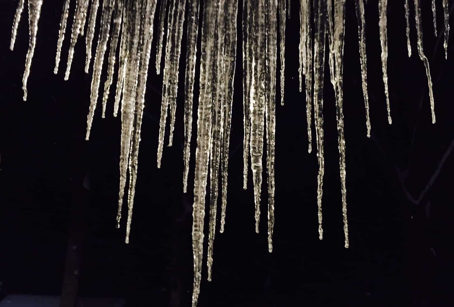 Arbitrum governance urged to release frozen ETH to back rsETH recovery after April breach; Solana Foundation supports Aave liquidity and plans to launch the AAVE governance token on Solana