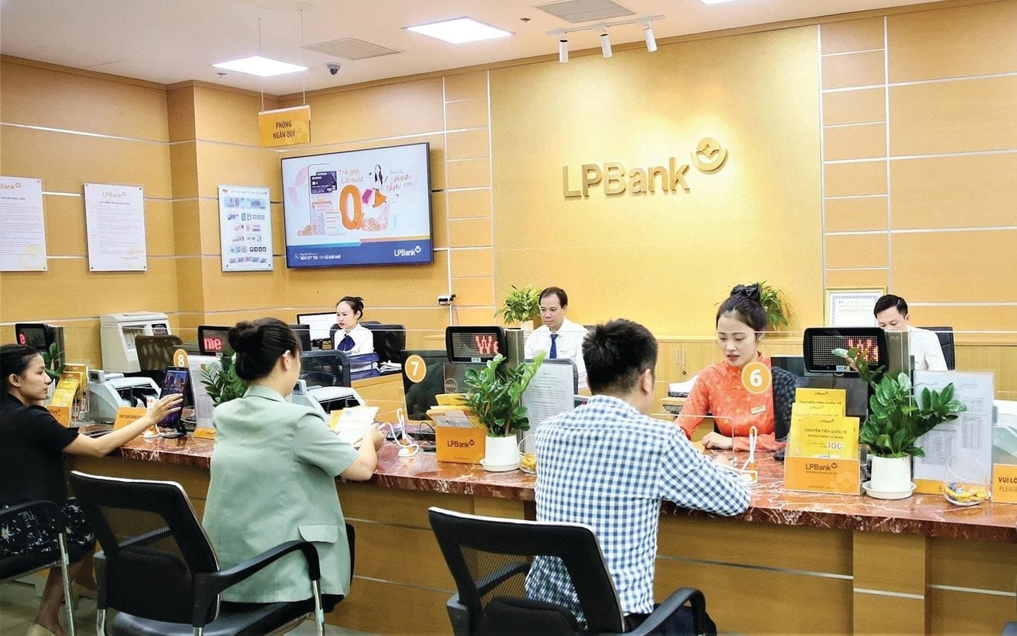 LPBank deposit rates updated in April 2026: Online deposits reach 7.20% per year for 24–25 months, with in-branch rates peaking at 6.60% per year for the same tenor
