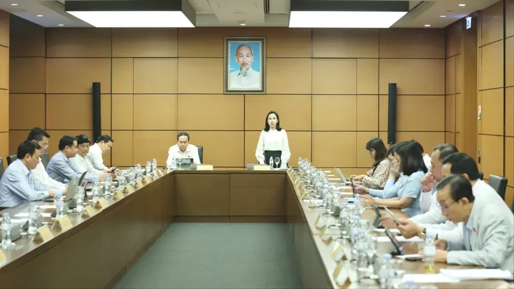 Vietnam's National Assembly backs tax relief for small businesses with annual revenue under 1 billion VND; household businesses exempt from tax