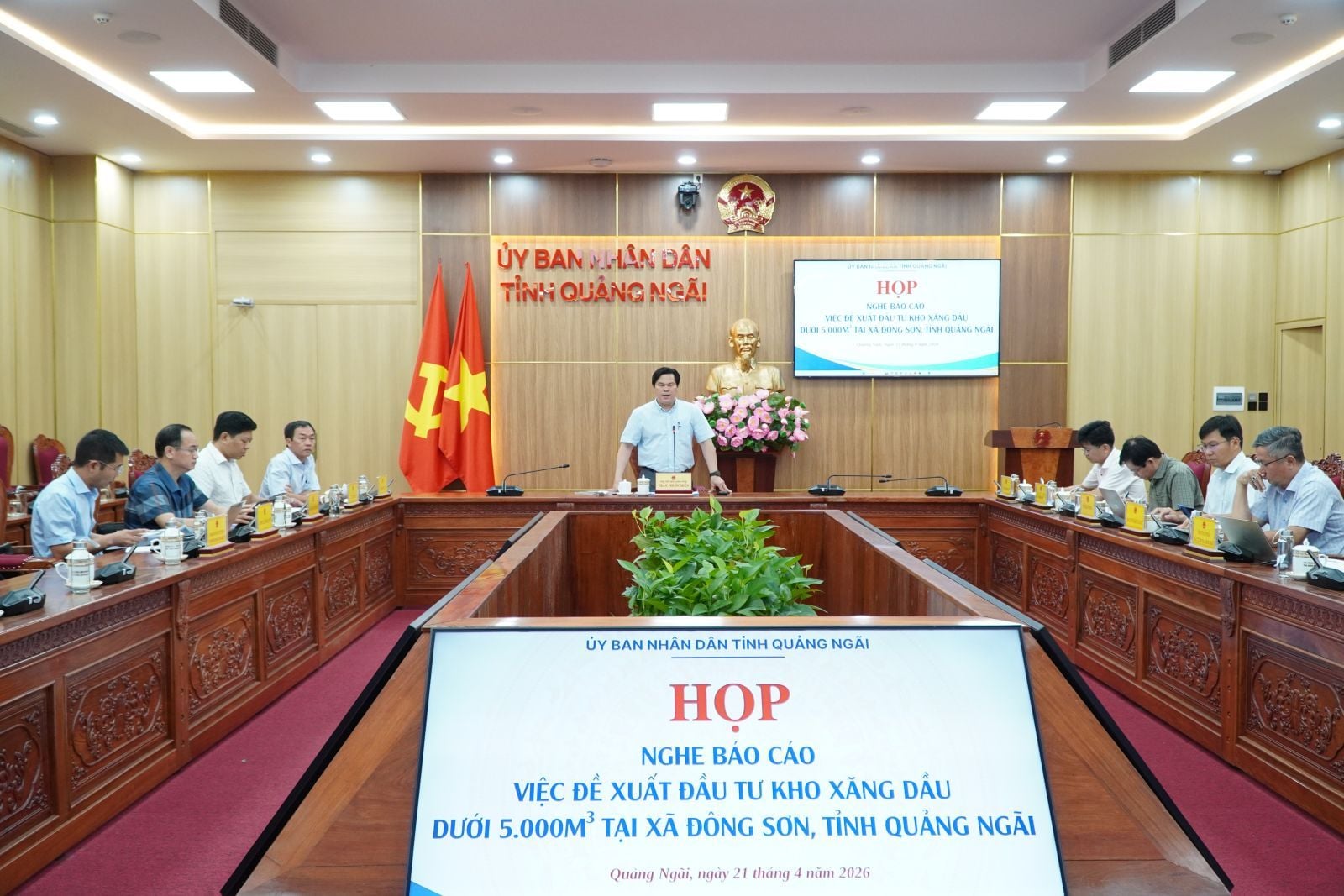 Investment proposal for a fuel storage facility under 5,000 m3 at a waterfront site near the port: Remarks by the Quảng Ngãi provincial chairman