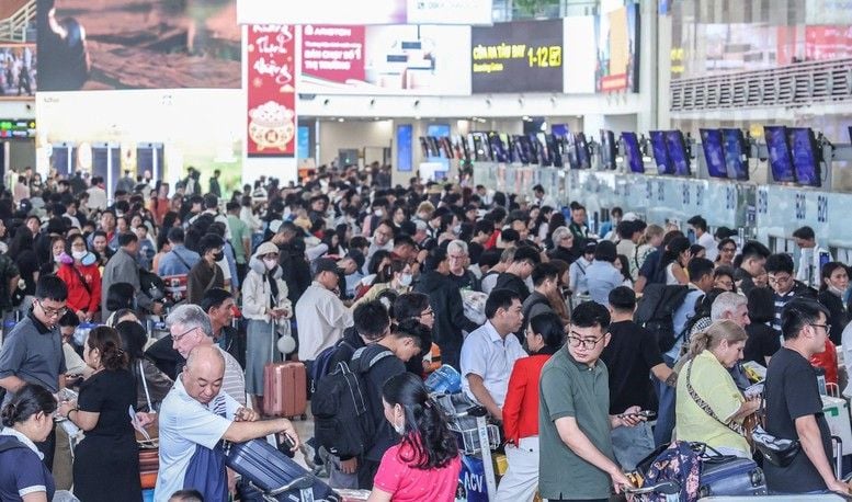 Airline seats on key travel routes around 90% full ahead of the April 30–May 1 holidays