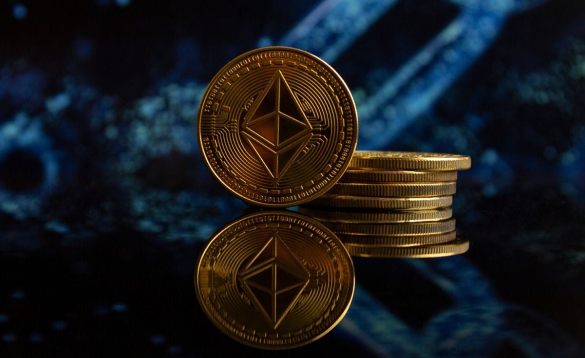 Giá Ethereum giữ mức 2.088 fib quan trọng khi kênh Gaussian chuyển sang màu xanh, các nhà phân tích nhắm mục tiêu 15.000 USD