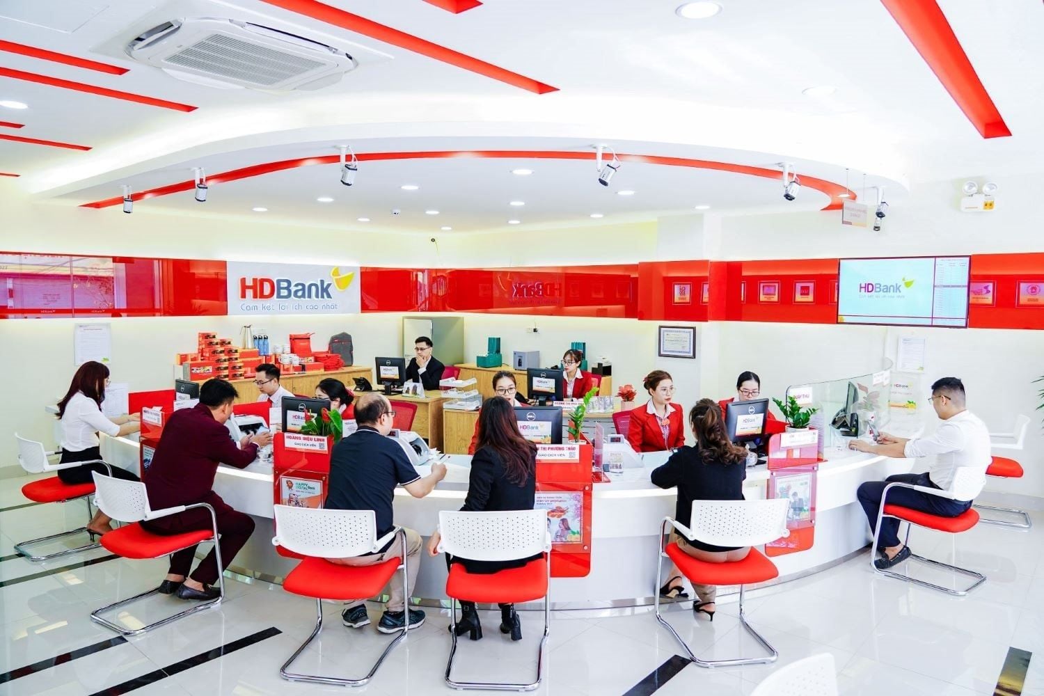 HDBank strengthens capital base: CAR 16.2%, LDR 70%, Q1 profit of VND 6.107 trillion; Moody's assigns Positive outlook