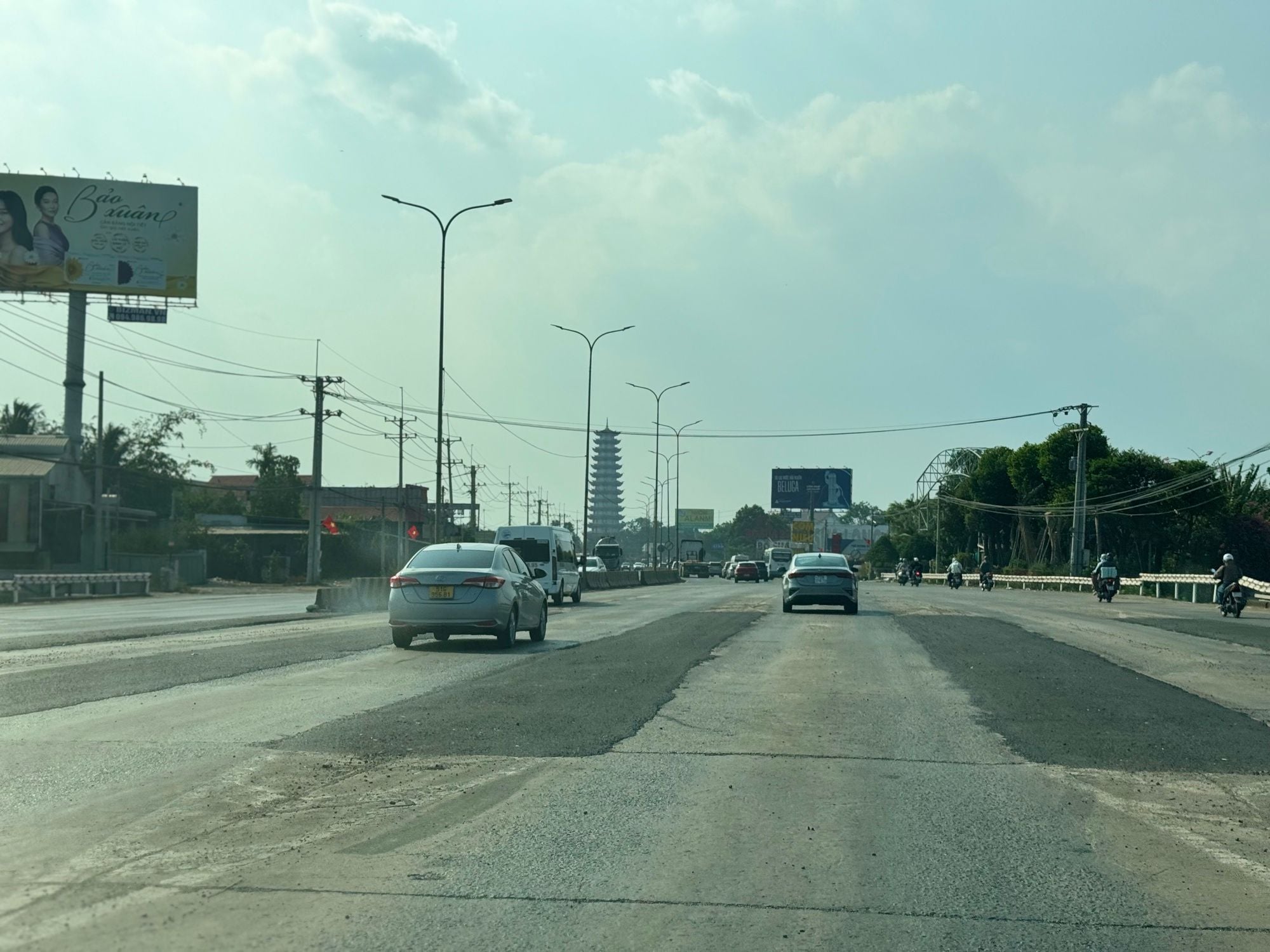 Two toll booths on National Route 51 dismantled, reopening road and easing congestion after more than three years