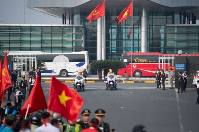 Vietnam targets 95% of the population able to reach an airport within 100 km by 2030 as a water-based Van Phong airport project is proposed
