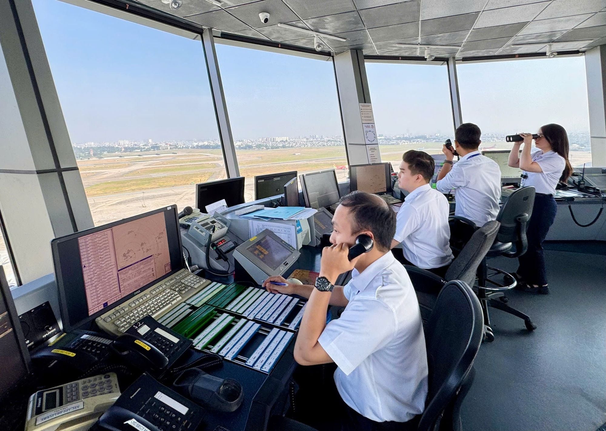 Why Tan Son Nhat Airport increased flight slots to 46 per hour during the 30 April–5 May 2026 holiday period