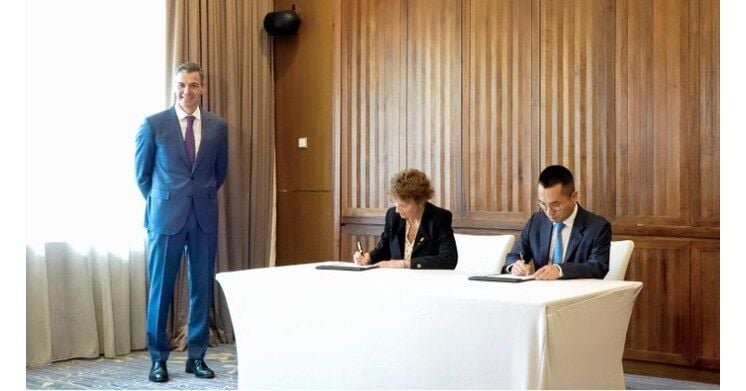 Navarre and Hithium sign investment commitment for battery plant in ceremony with President Sánchez