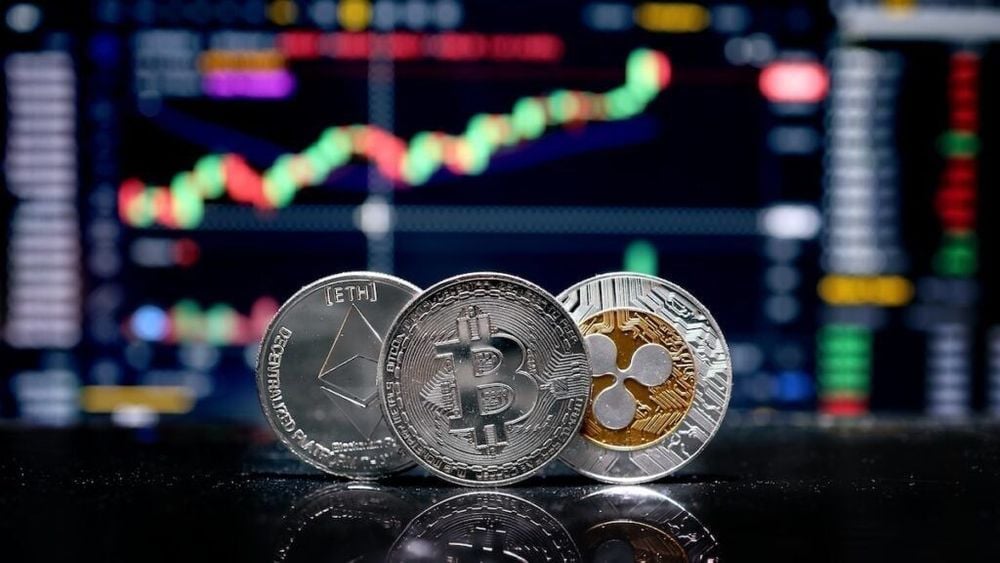 Bitcoin, Solana, XRP and Dogecoin Show Signs of Bottoming as Analysts Identify a Golden Zone