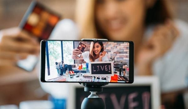 Virtual AI streamers operate 18 hours a day at 2,200 dong per minute, potentially impacting livestreaming jobs