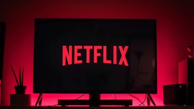Netflix đồng sáng lập Reed Hastings sẽ rời bỏ công ty khi công ty phục hồi sau thất bại trong thỏa thuận với Warner Bros. Discovery