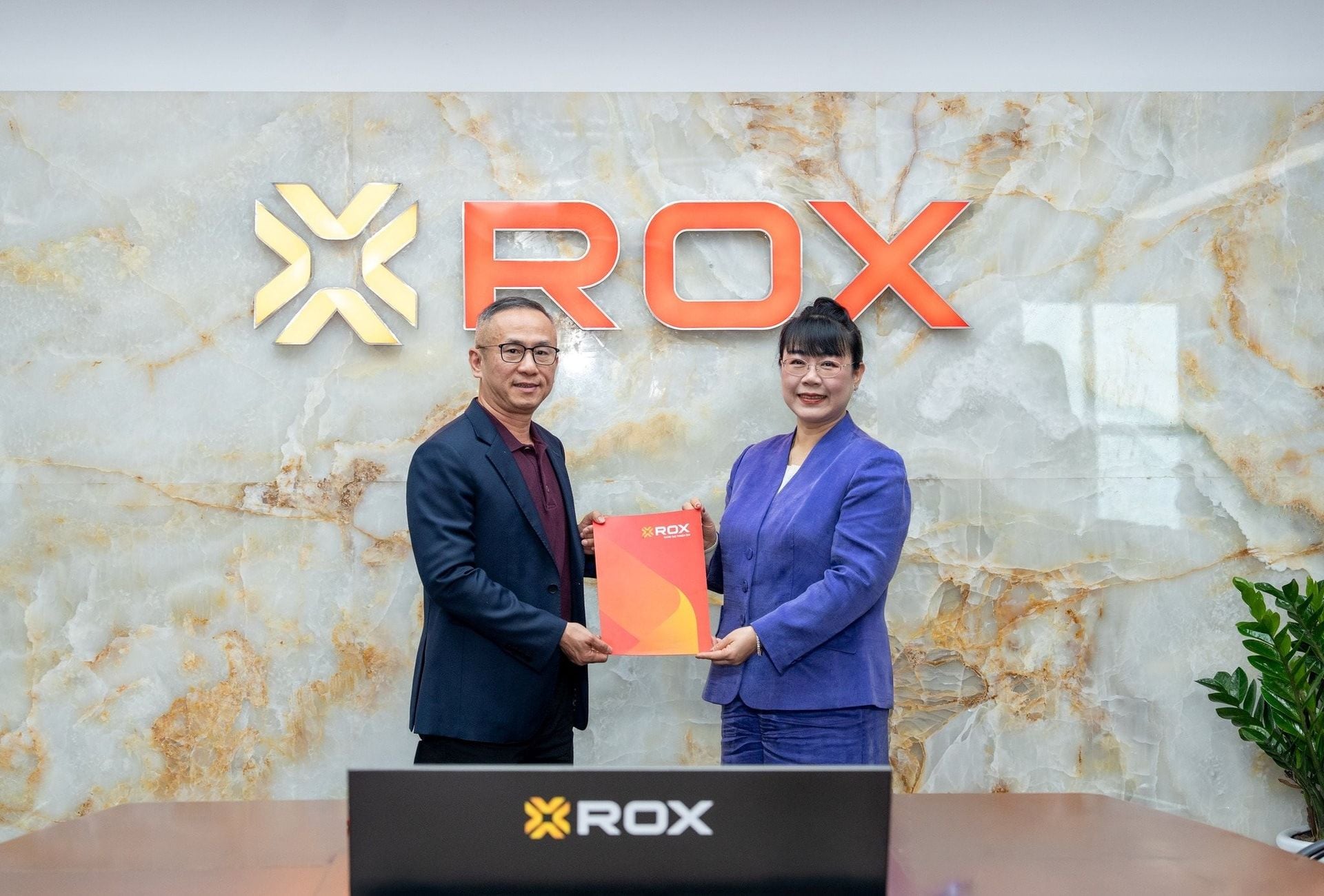 ROX Group appoints Tran Xuan Quang as chairman; Nguyen Phi Hung appointed CEO, while Nguyen Thi Nguyet Huong joins Founding Council