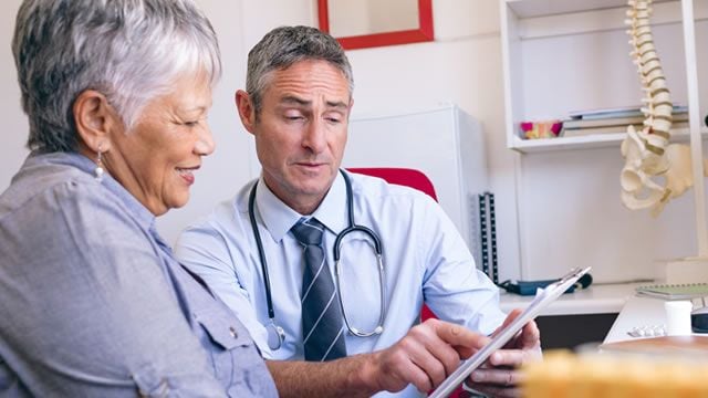 Cổ phiếu dược phẩm giảm trước báo cáo lợi nhuận