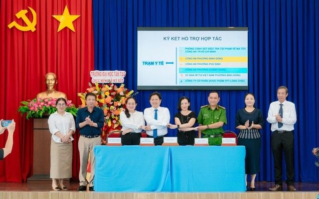 Public-private partnership to develop community health: Long Châu and Bình Đông Ward sign strategic collaboration in Ho Chi Minh City