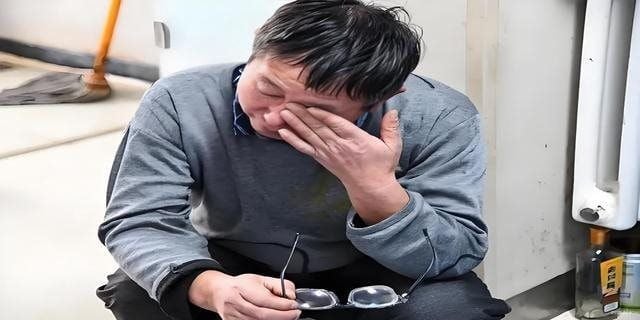 Payroll error triggers police investigation into transfers totaling 4 billion VND