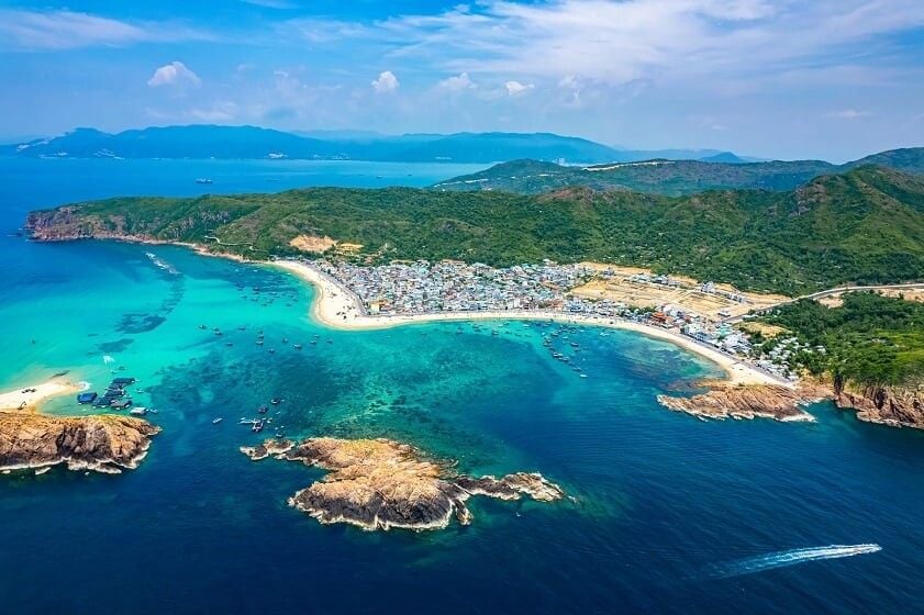 Quy Nhon, Vietnam, Wins ASEAN Clean Tourism Award for Third Consecutive Time, Attracting 18 Nobel Laureates