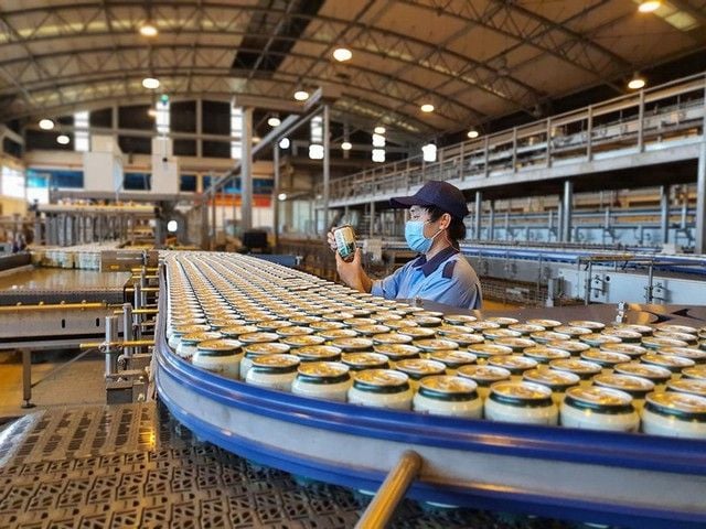 Sabeco sẽ trả cổ tức năm 2025 còn lại bằng tiền mặt ở mức 30% mệnh giá (3.000 đồng/cổ phiếu) vào ngày 28/08/2026, với tổng số cổ tức dự kiến vượt quá 3.800 tỷ đồng