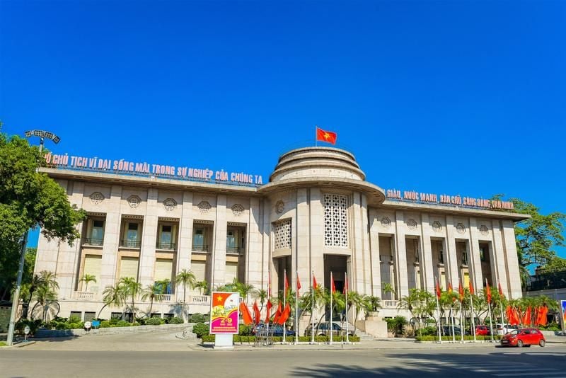 State Bank of Vietnam continues large-scale VND liquidity injections into the market, interbank rates ease