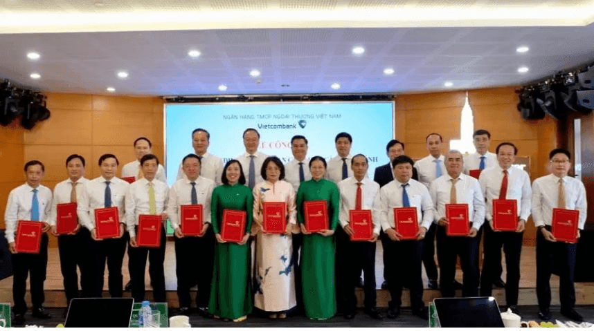 Vietcombank redeploys and appoints leadership at 16 branches