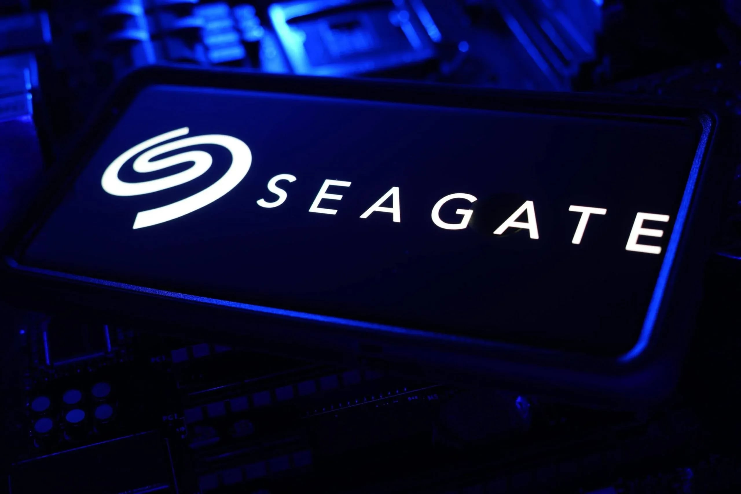 Cổ phiếu Seagate (STX) tăng sau kết quả quý III mạnh khi các nhà phân tích đặt mục tiêu lên đến 1.000 USD