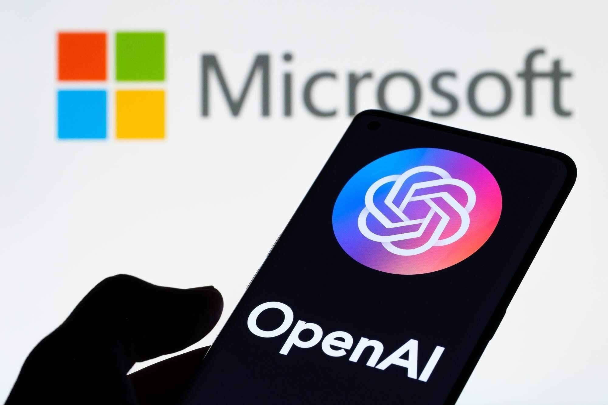 OpenAI và Microsoft điều chỉnh quan hệ đối tác để chấm dứt độc quyền, cho phép OpenAI phục vụ khách hàng trên bất kỳ nhà cung cấp đám mây nào