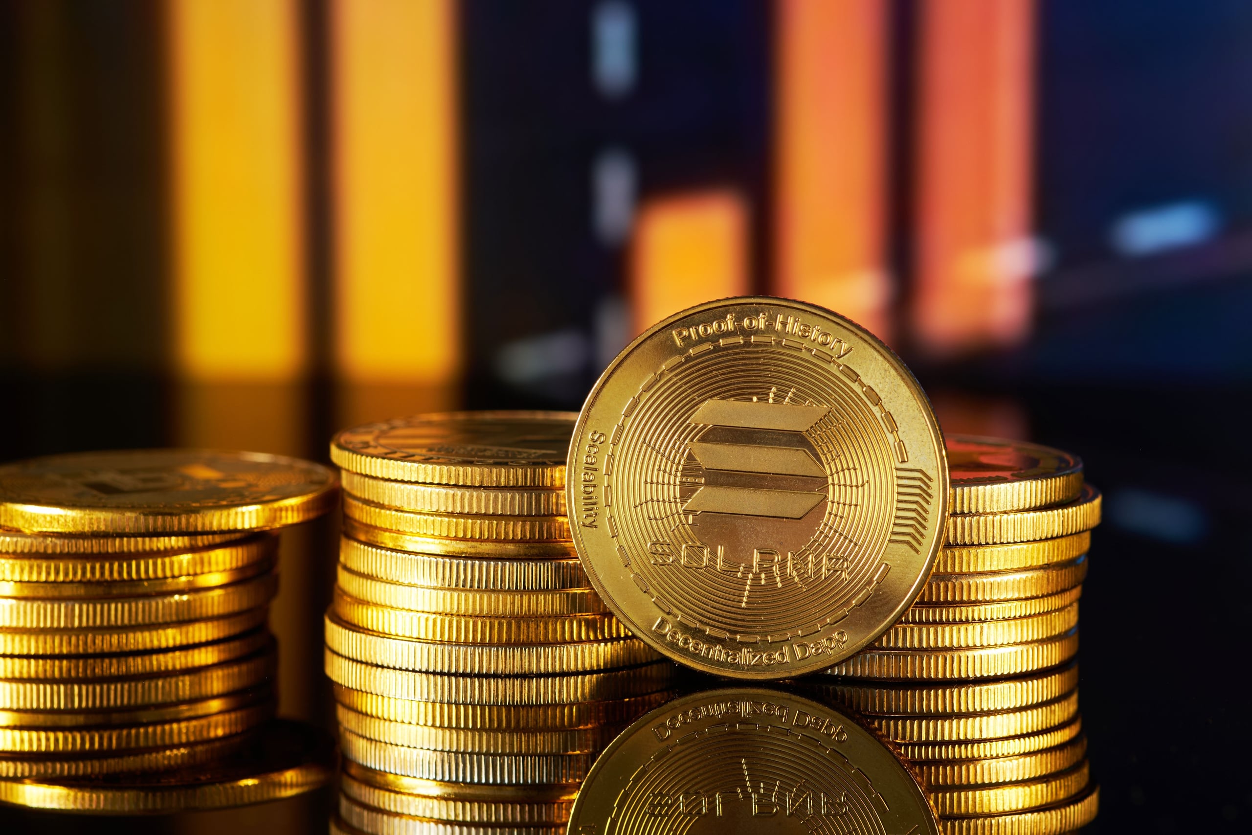 Solana price compresses within tightening range, signaling that a major move may be approaching