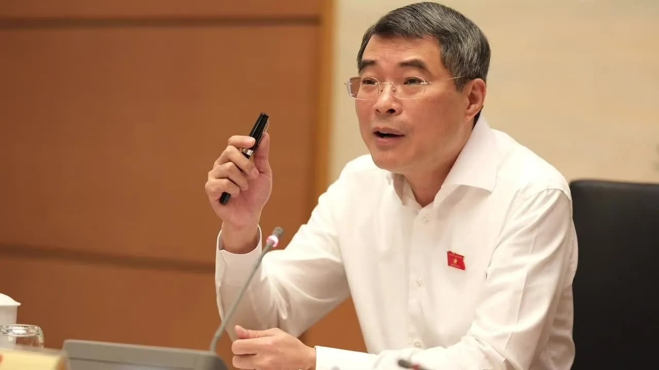 Prime minister proposes raising the annual tax threshold for household businesses to 1 billion VND.