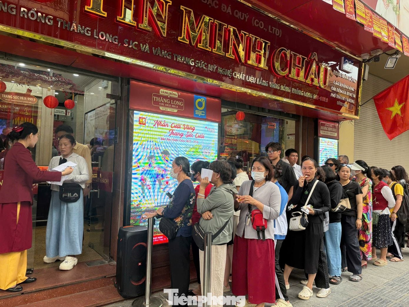Bao Tin Minh Chau unexpectedly sells gold in a new format