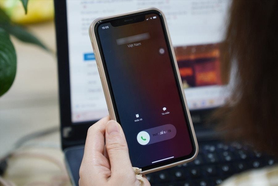 Police warn of spoofed phone calls impersonating authorities to induce financial transfers; guidance to hang up and verify numbers