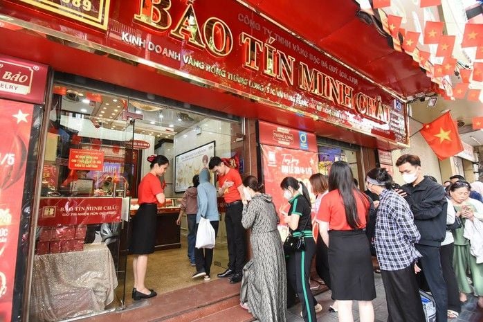 Bao Tin Minh Chau Takes Unexpected Action Related to Gold Rings