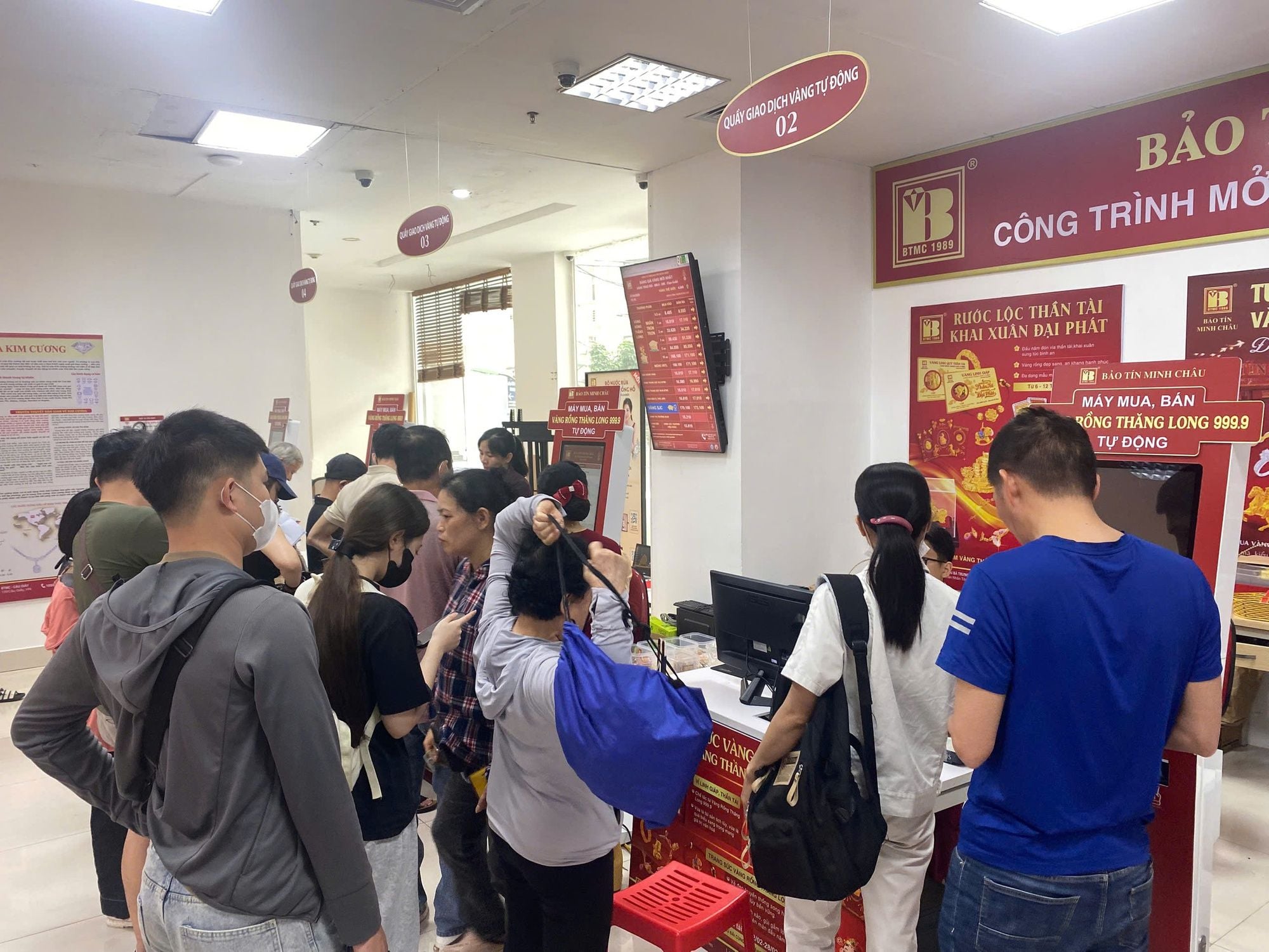 After Vũ Minh Châu was indicted, how did Bảo Tín Minh Châu conduct gold buying and selling?