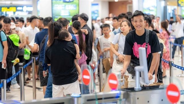 Airfares rise; holiday travel around 30 April forecast to rise as much as 15%