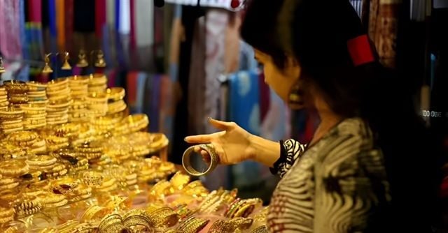 India calls on citizens to curb gold purchases; markets react immediately