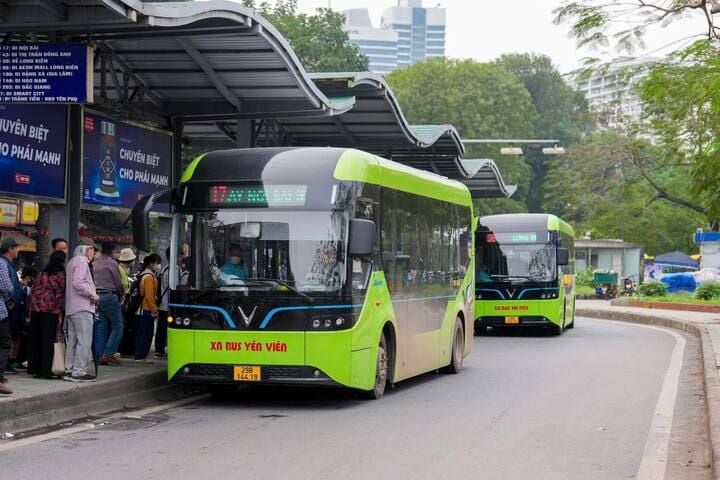 Hanoi has not yet adopted a policy to offer free bus fares for all residents.