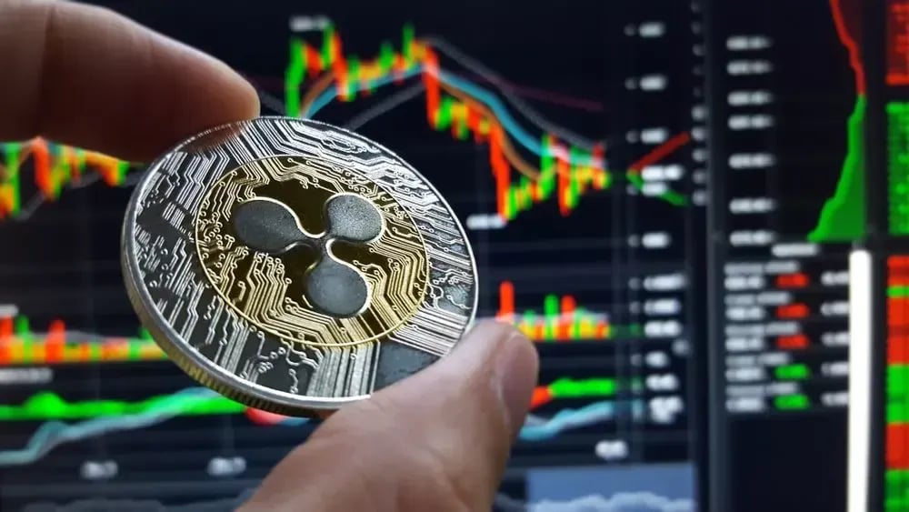 XRP Open Interest Flattens Near Zero as Leverage Resets, Exchange Outflows Signal Potential Breakout
