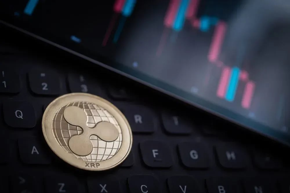 XRP phá vỡ bull flag; thanh khoản thắt chặt và dòng vốn từ tổ chức đẩy mục tiêu $1.60