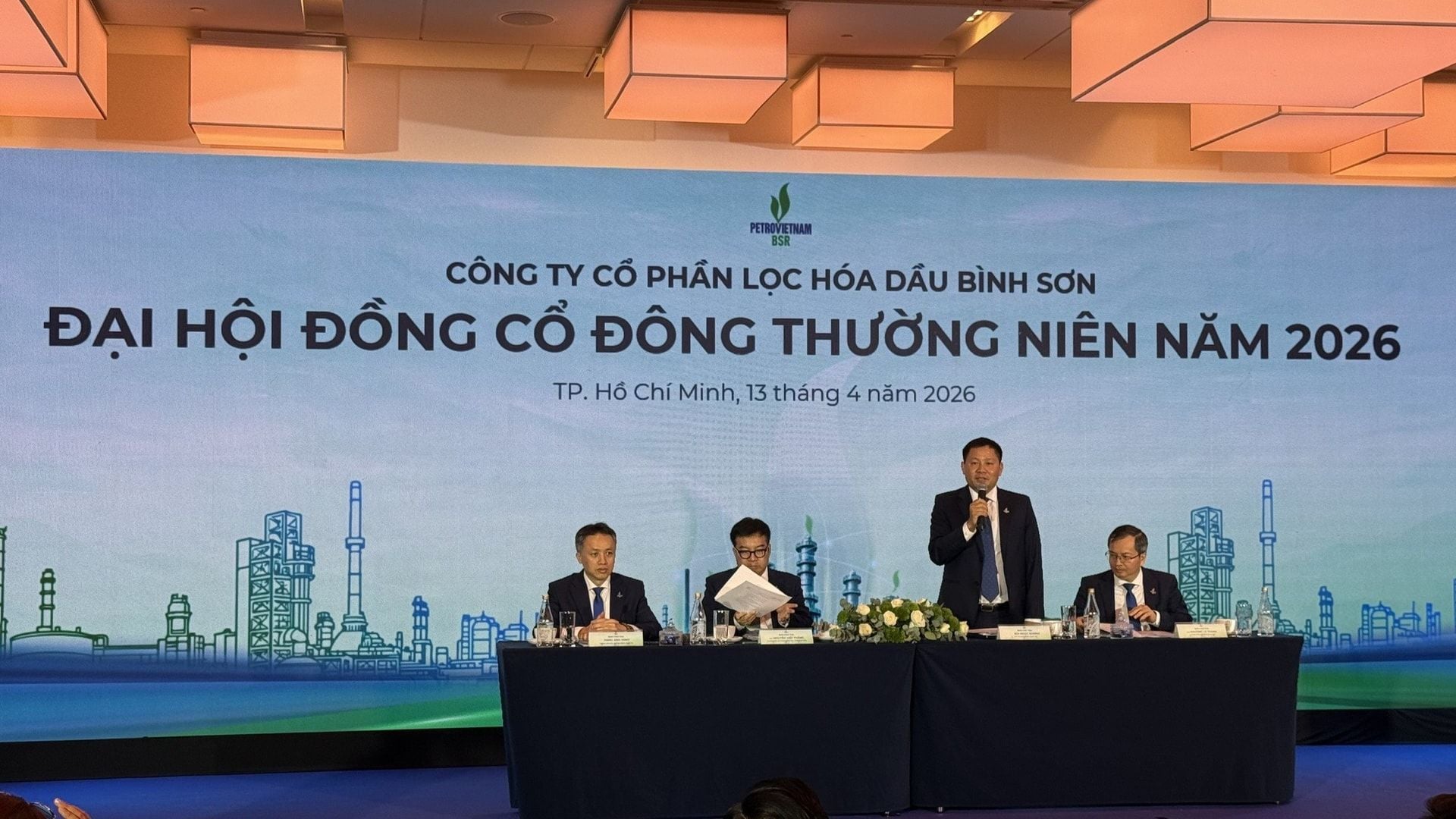 BSR to award 500,000-dong vouchers to AGM attendees; proposes name change and a 60% drop in net profit forecast