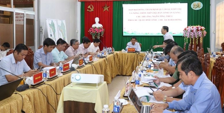 Phu Quoc reviews five coastal zone master plans to tighten sustainable development